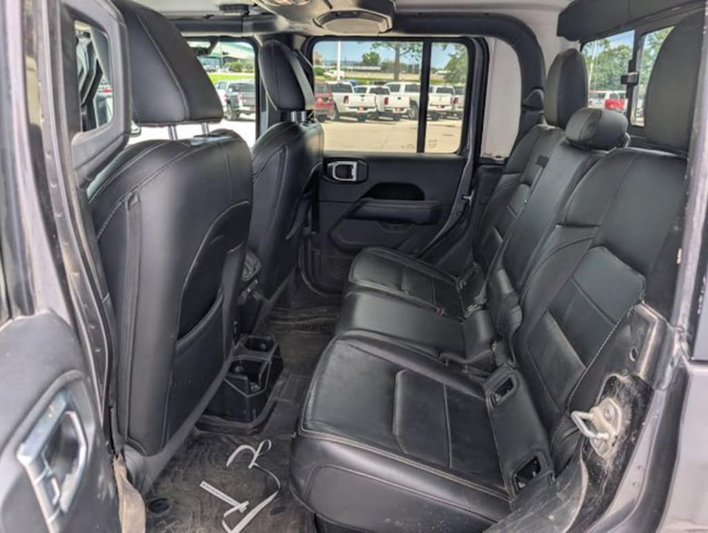 Used 2020 Jeep Gladiator Overland Truck
