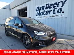 2026 Chrysler Pacifica Limited Passenger Van