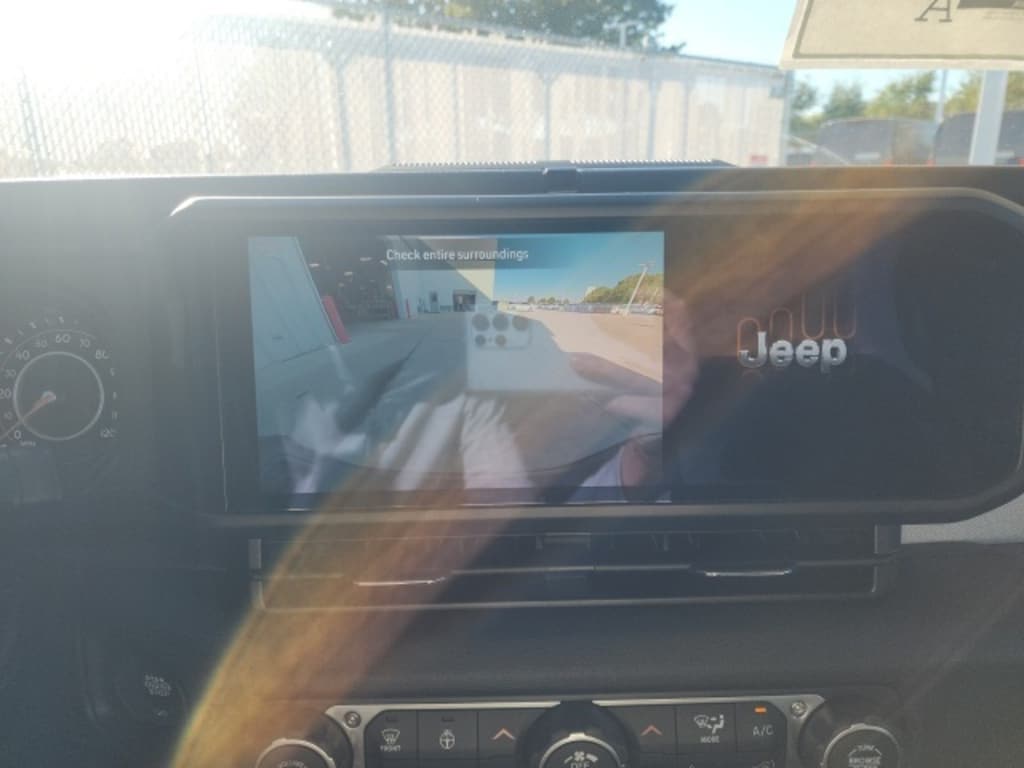 New 2025 Jeep Gladiator Sport Pickup