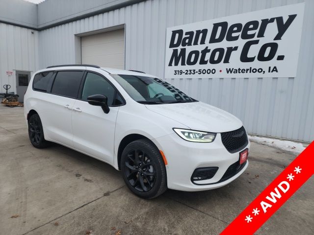 2026 Chrysler Pacifica Select AWD's photo