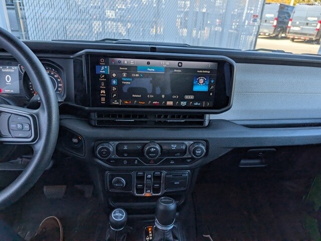 2025 Jeep Gladiator Sport photo 3