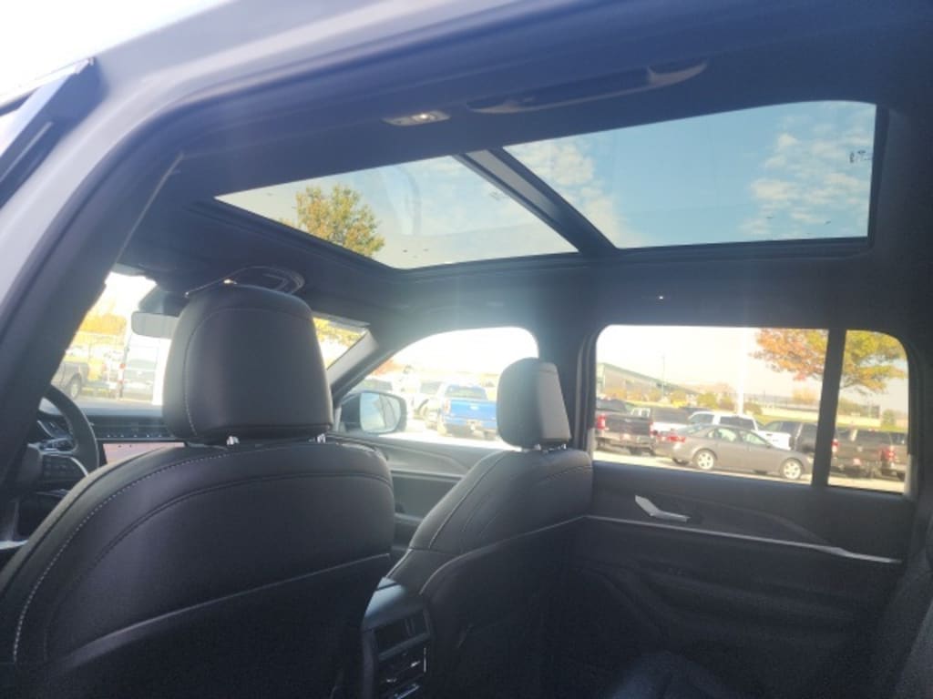 New 2025 Jeep Grand Cherokee Limited Sport Utility