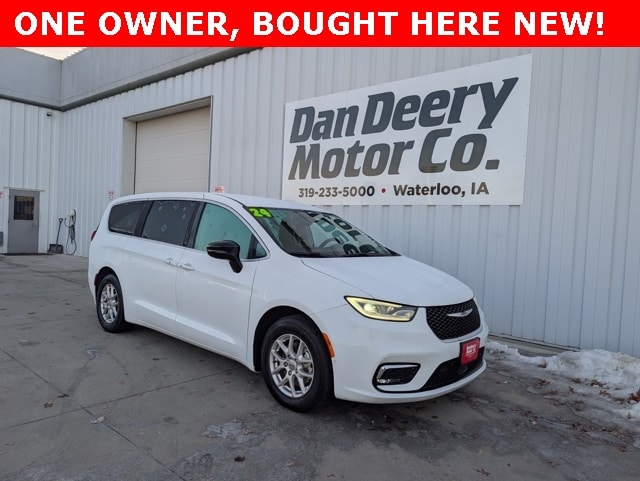 2024 Chrysler Pacifica Touring L's photo