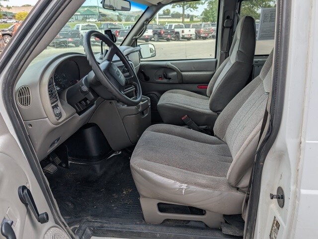 2005 Chevrolet Astro Base Cargo Van photo 2