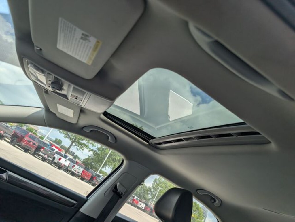 Used 2017 Volkswagen Passat 1.8T SE Sedan