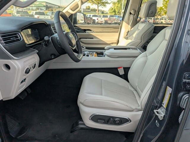 2024 Jeep Wagoneer L Series III photo 2