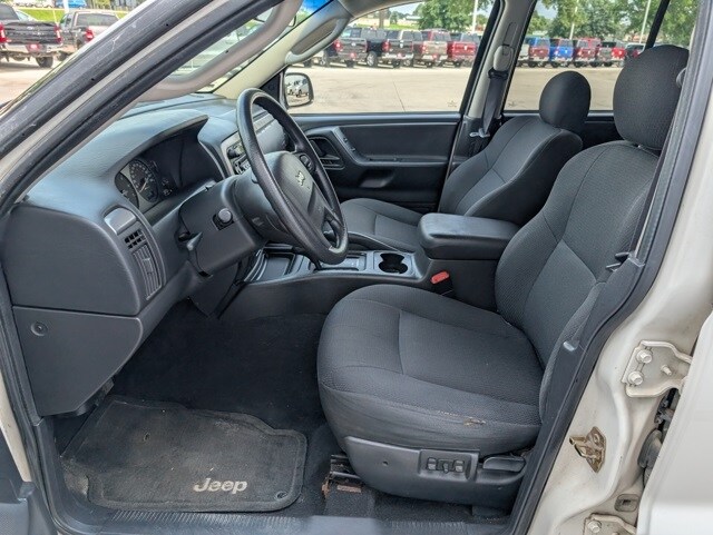 Used 2004 Jeep Grand Cherokee Laredo with VIN 1J4GW48NX4C331431 for sale in Waterloo, IA