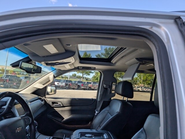 2015 Chevrolet Suburban LTZ photo 3