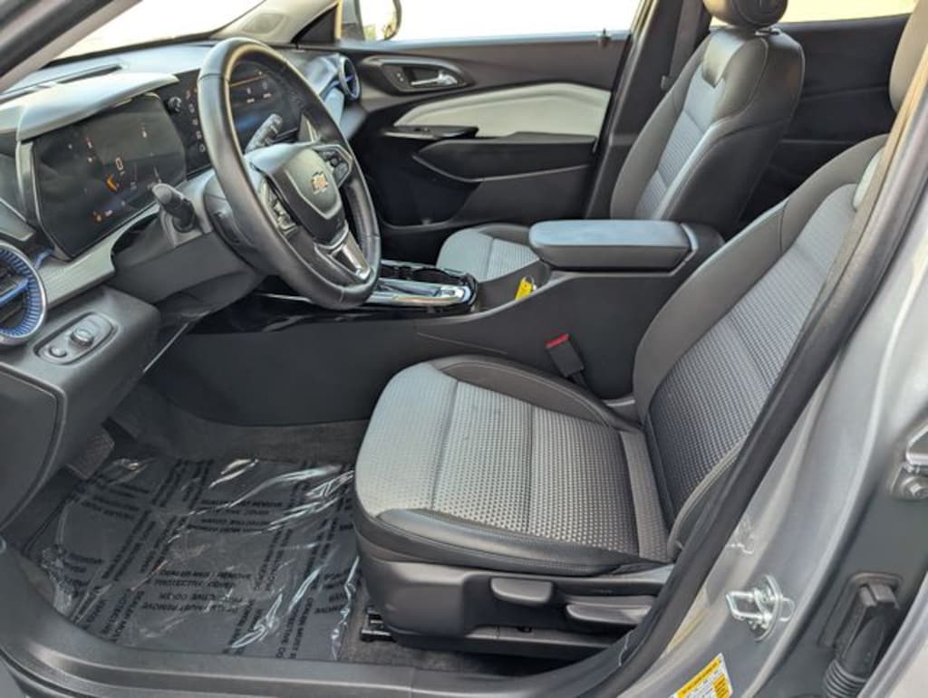 Used 2025 Chevrolet Trax LT SUV