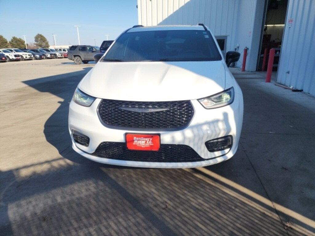 New 2026 Chrysler Pacifica Limited Passenger Van