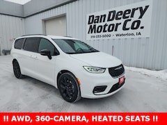 2026 Chrysler Pacifica Select Passenger Van