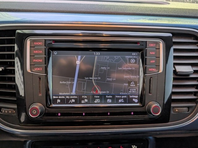 2019 Volkswagen Beetle SE photo 3