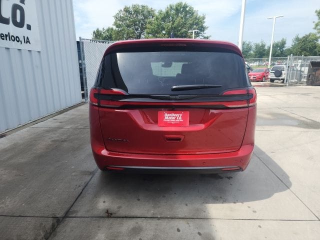 2026 Chrysler Pacifica Select - Photo 26