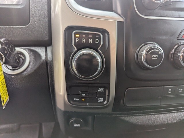 2013 Ram 1500 SLT photo 4