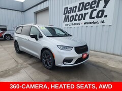 2026 Chrysler Pacifica Select Passenger Van