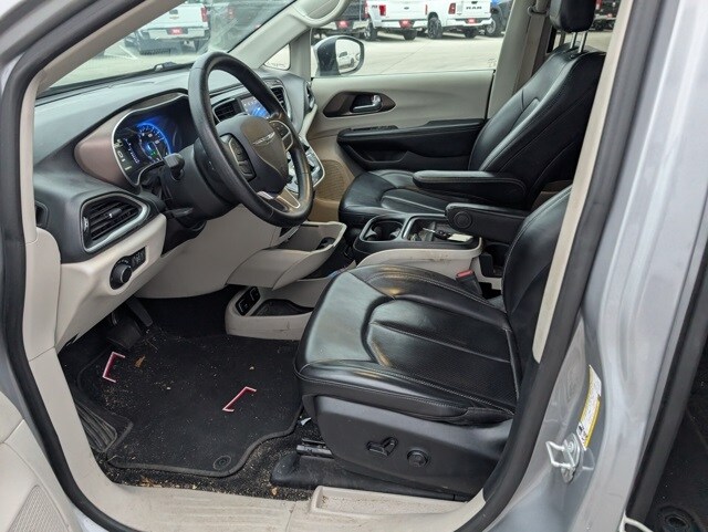 2020 Chrysler Voyager LXi photo 2