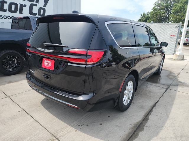 2026 Chrysler Pacifica Select - Photo 18