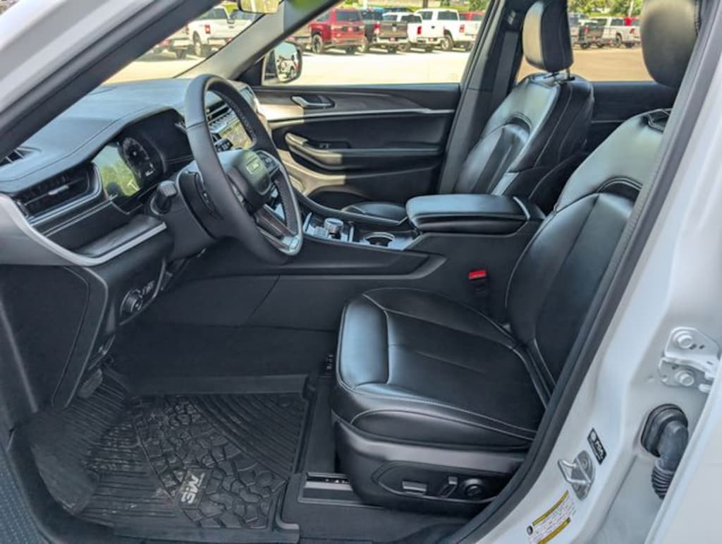 Used 2025 Jeep Grand Cherokee Limited SUV