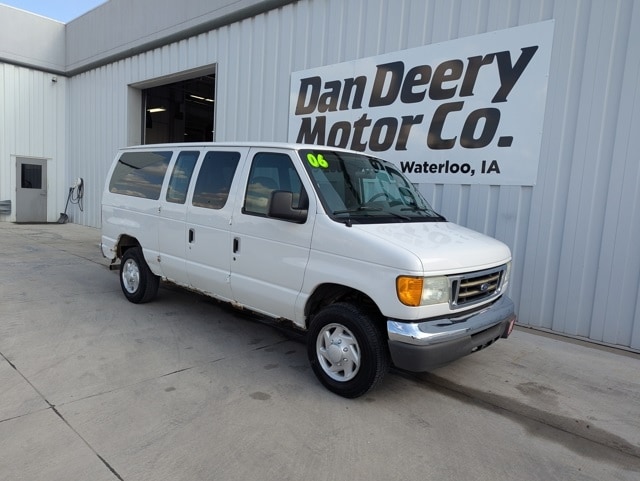 Used 2006 Ford Econoline Wagon XLT with VIN 1FBNE31L66DA37562 for sale in Waterloo, IA