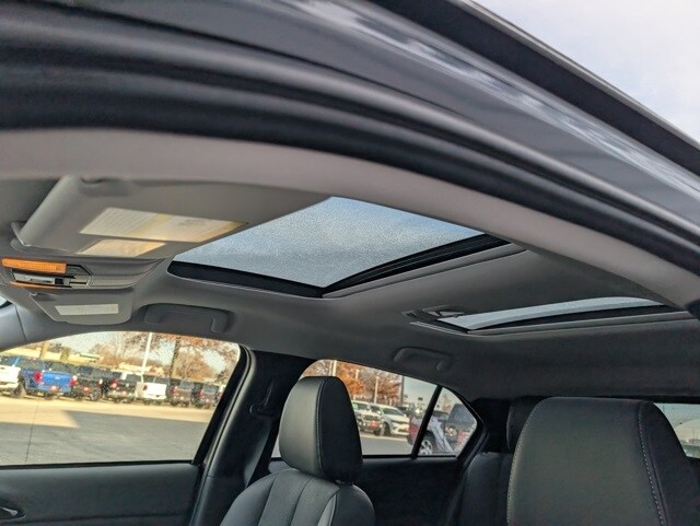 2024 Mitsubishi Eclipse Cross SE photo 2