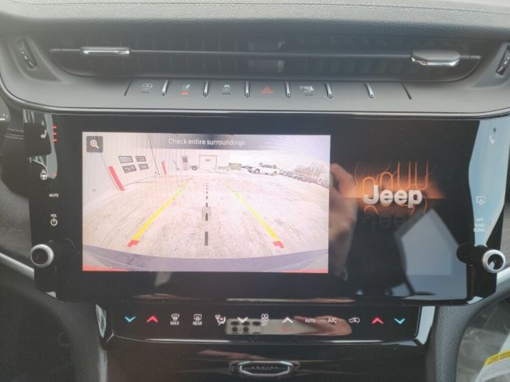 New 2026 Jeep Grand Cherokee Laredo Sport Utility