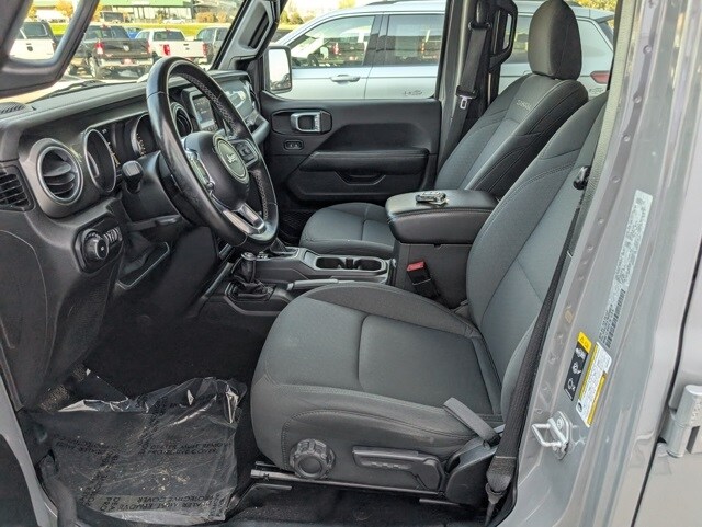 2021 Jeep Wrangler Unlimited Sahara photo 2