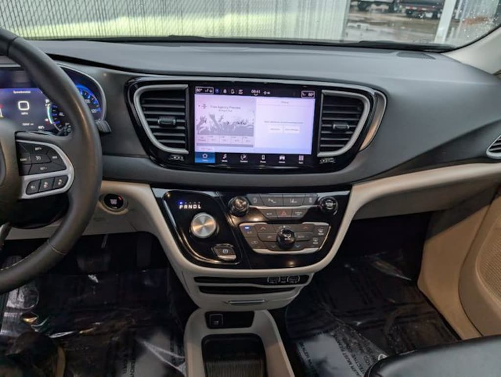 Used 2023 Chrysler Pacifica Touring L Minivan/Van