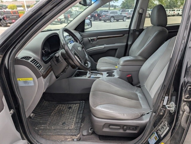 2011 Hyundai Santa Fe SE photo 2