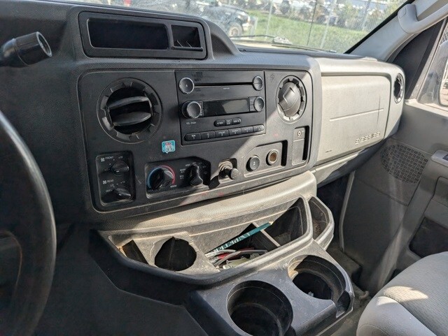 2009 Ford E-350 photo 2