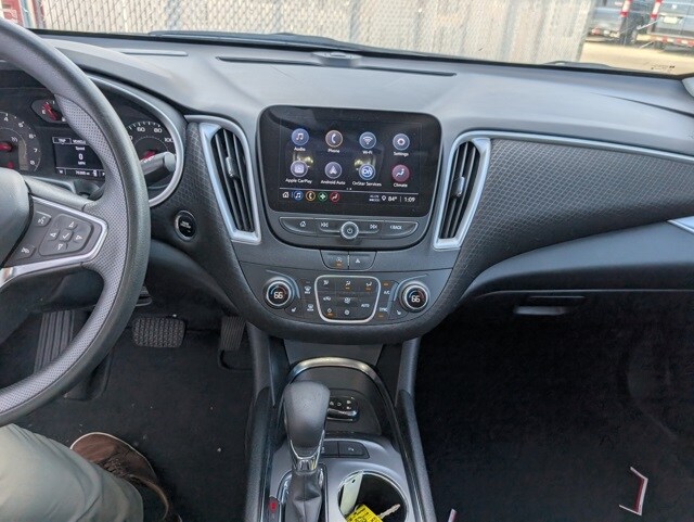 2024 Chevrolet Malibu 1LT photo 3