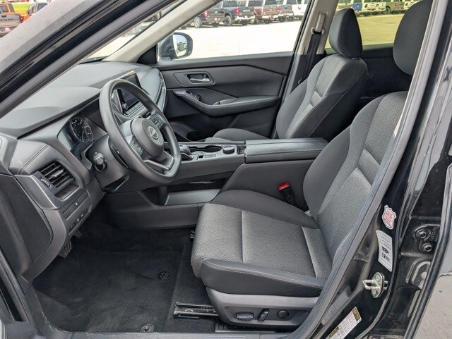 2024 Nissan Rogue SV photo 2