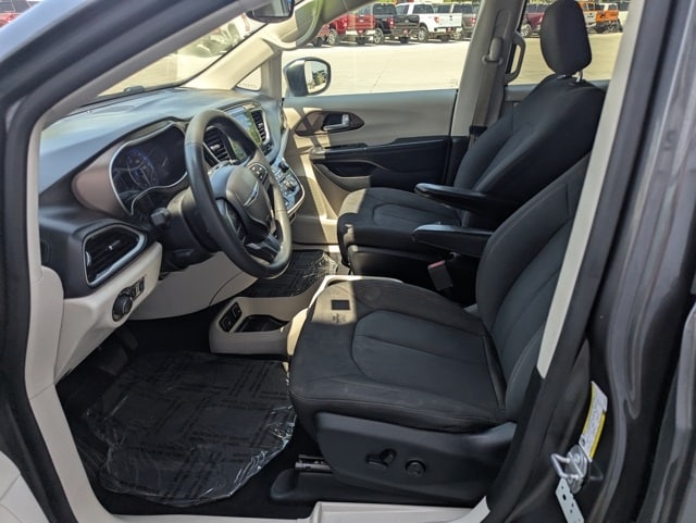 Used 2017 Chrysler Pacifica Touring with VIN 2C4RC1DGXHR610906 for sale in Waterloo, IA