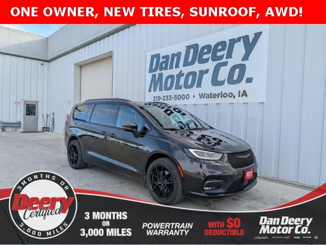 2023 Chrysler Pacifica Touring L's photo