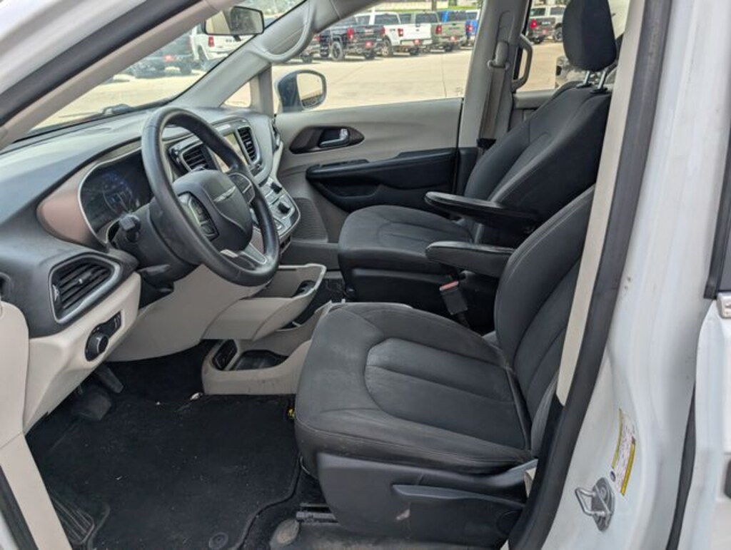 Used 2018 Chrysler Pacifica L Minivan/Van