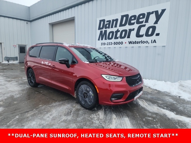 2026 Chrysler Pacifica Limited's photo