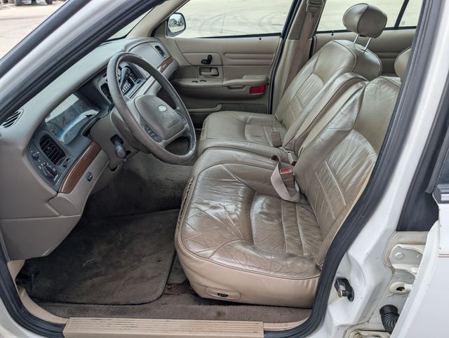 Used 2002 Ford Crown Victoria LX with VIN 2FAFP74W52X103910 for sale in Waterloo, IA