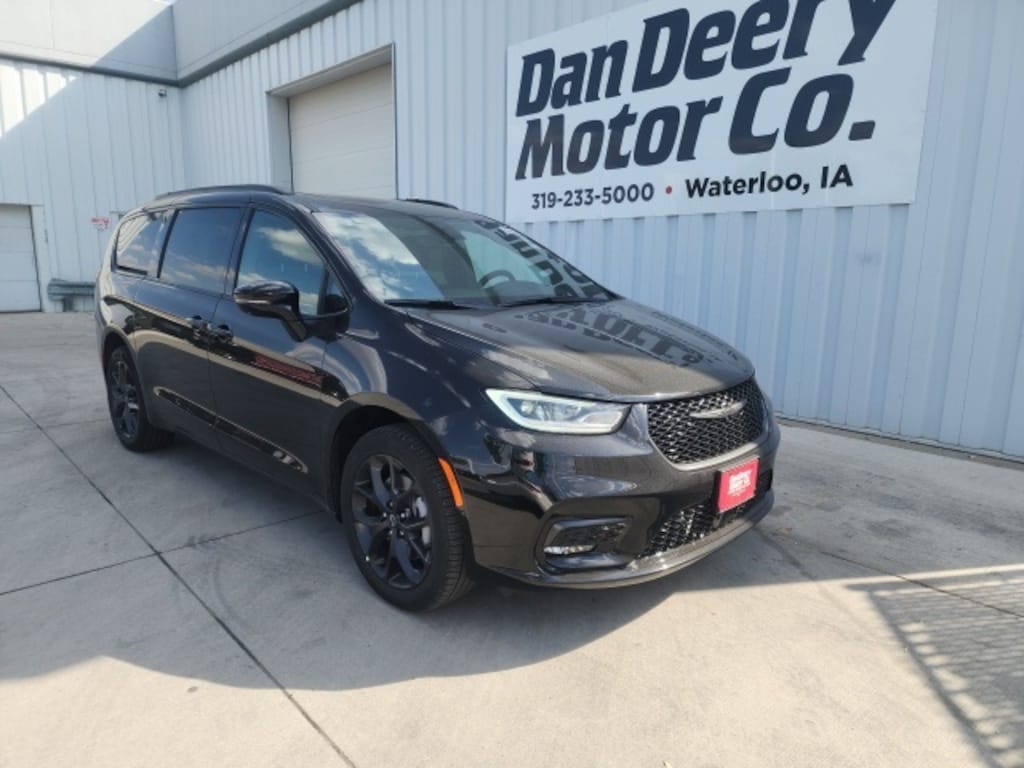 New 2026 Chrysler Pacifica Limited Passenger Van