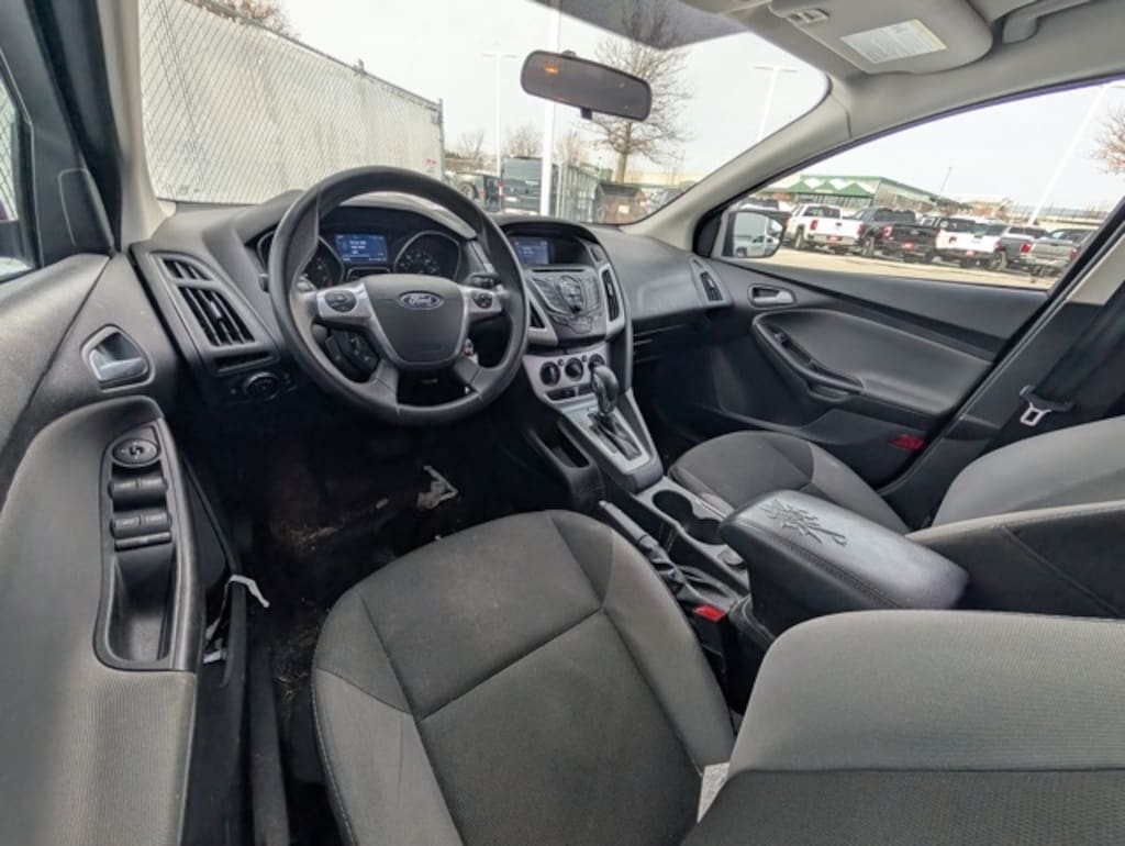 Used 2014 Ford Focus SE Hatchback