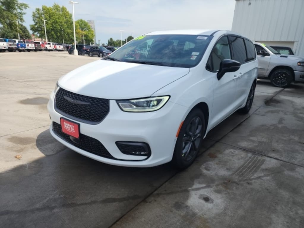 New 2026 Chrysler Pacifica Select Passenger Van