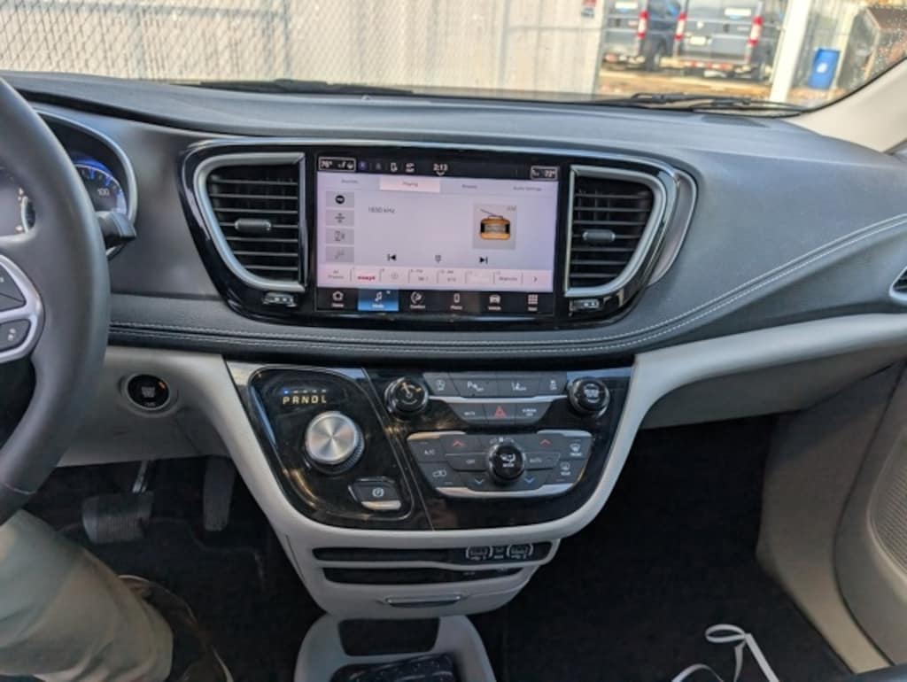 Used 2022 Chrysler Pacifica Touring L Minivan/Van