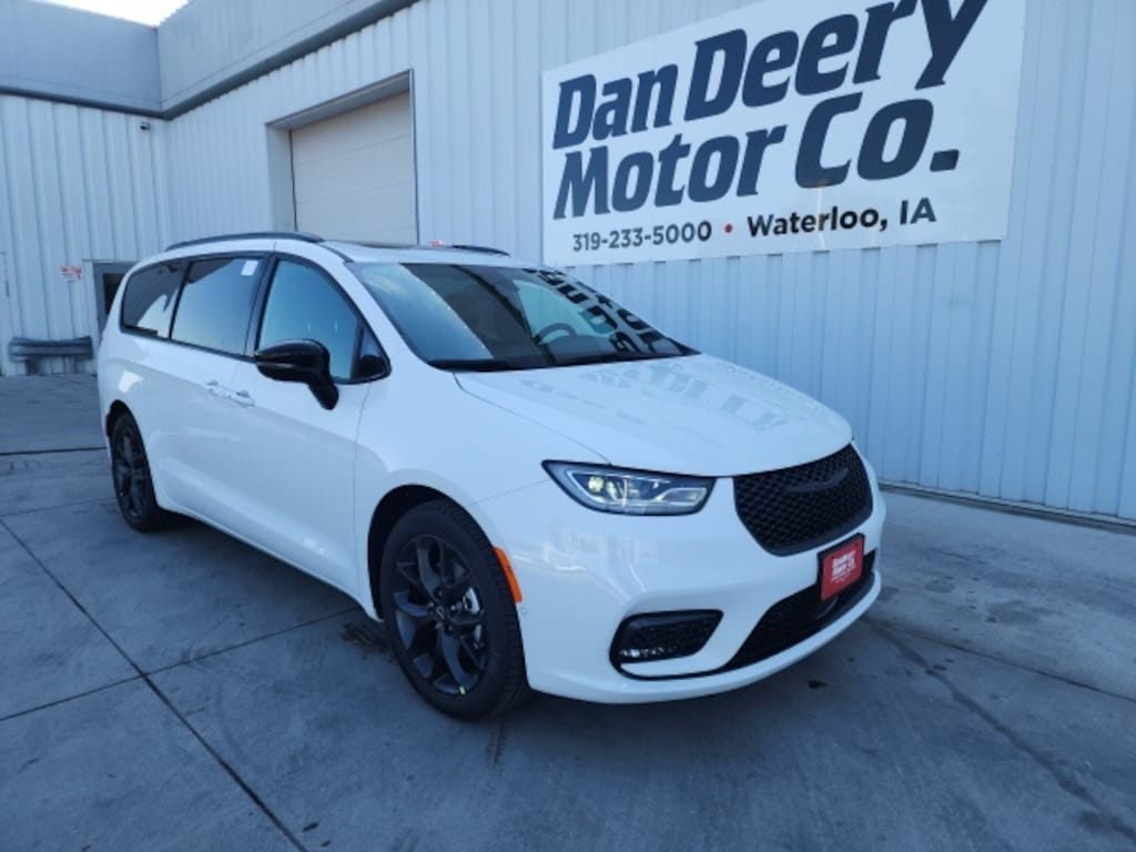 New 2026 Chrysler Pacifica Limited Passenger Van