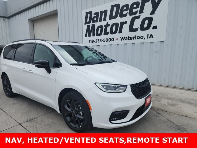 2026 Chrysler Pacifica Limited's photo