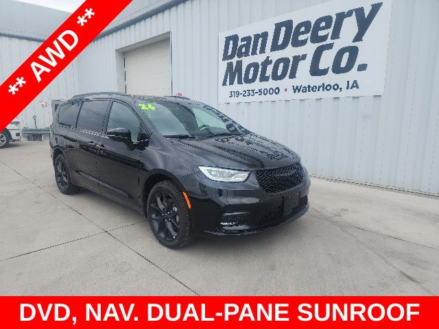 2026 Chrysler Pacifica Limited AWD's photo