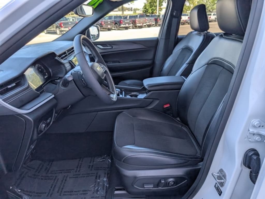 Used 2024 Jeep Grand Cherokee Altitude SUV