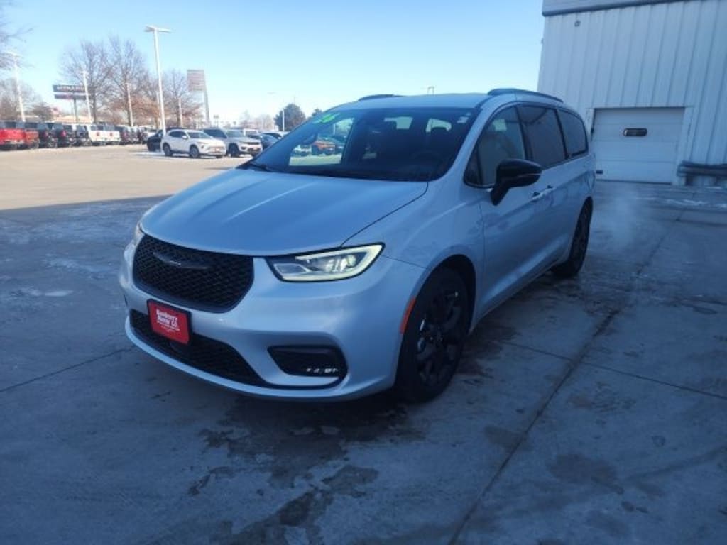 New 2026 Chrysler Pacifica Select Passenger Van