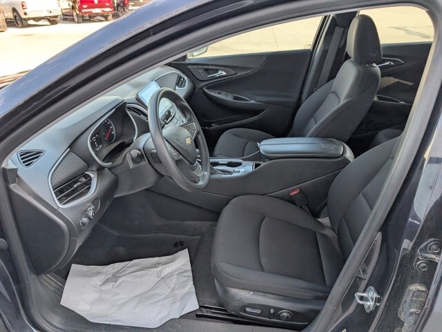 2023 Chevrolet Malibu 1LT photo 2