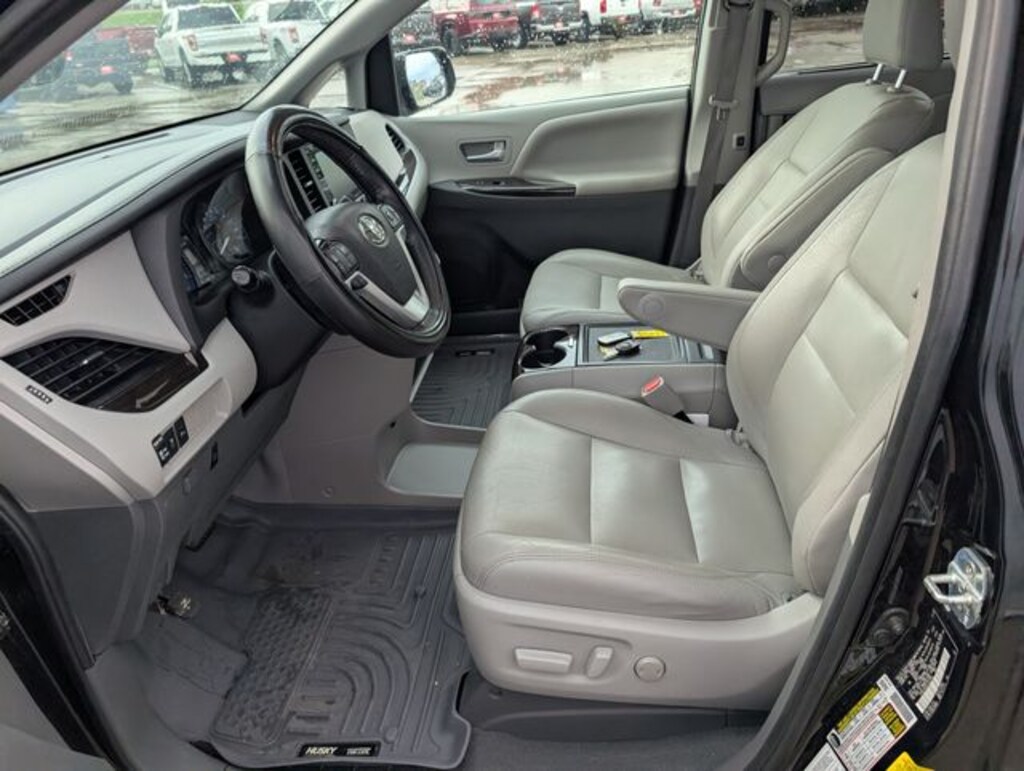 Used 2020 Toyota Sienna XLE Minivan/Van