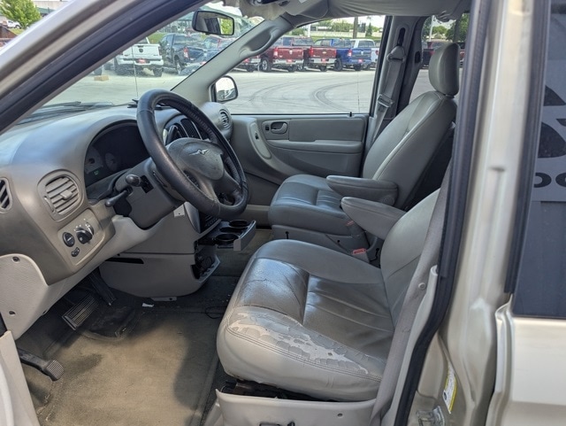 Used 2006 Chrysler Town & Country Touring with VIN 2A4GP54LX6R619080 for sale in Waterloo, IA