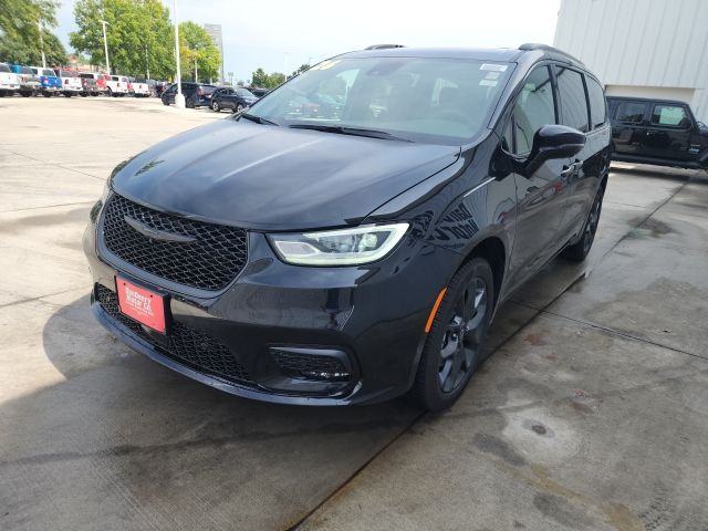 2026 Chrysler Pacifica Limited - Photo 8