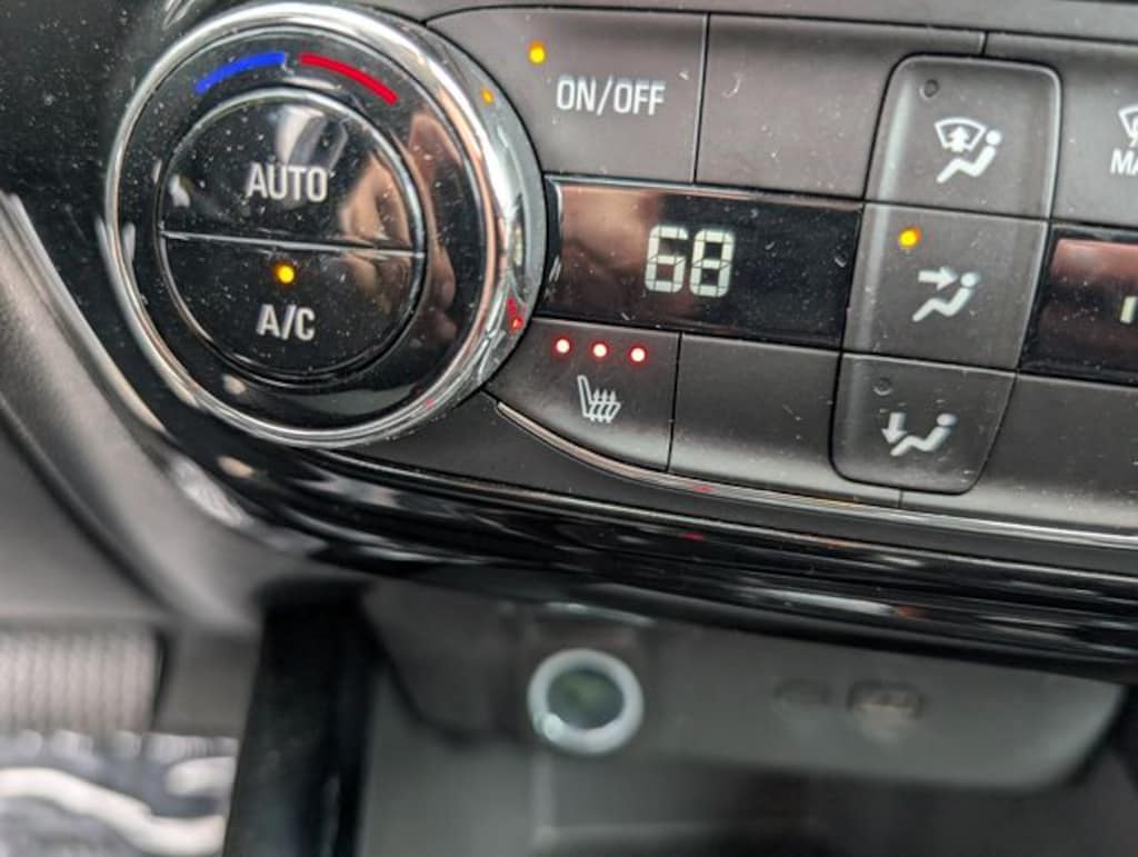 Used 2025 Chevrolet Trax LT SUV